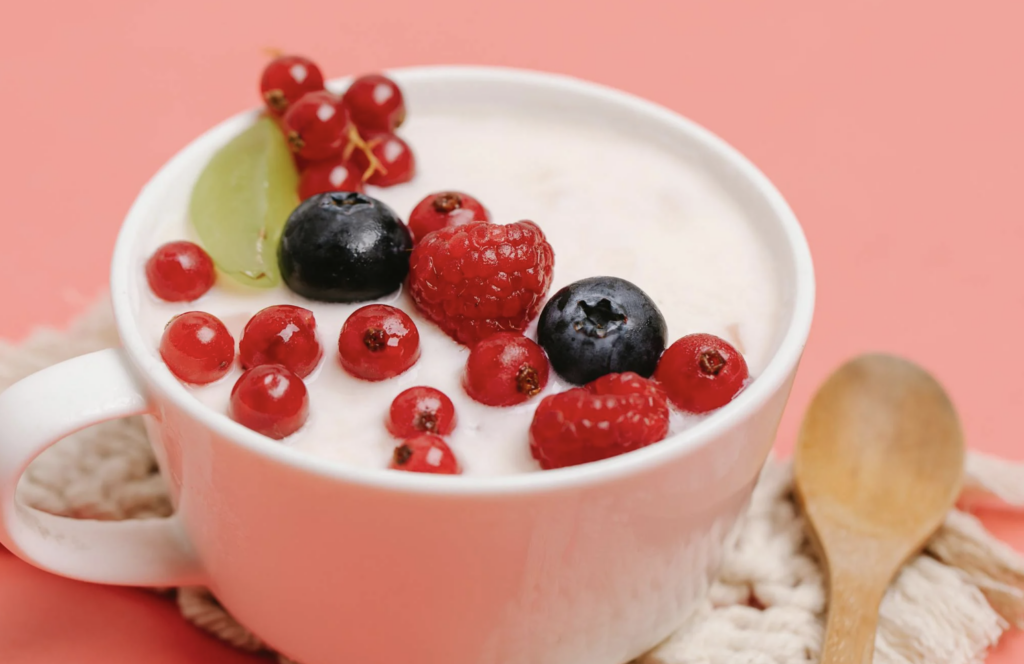 Yoghurt met noten en fruit en zaden